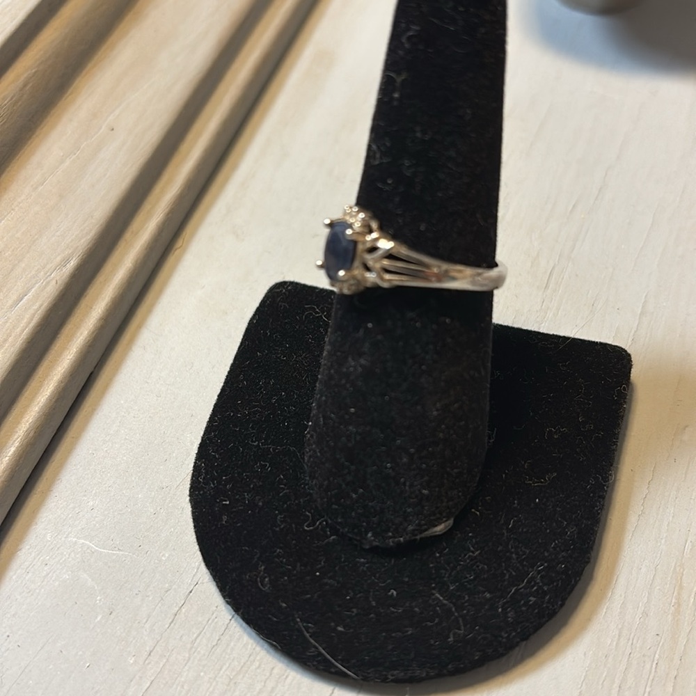 Genuine Sapphire Gemstone Ring - Picture 4 of 6